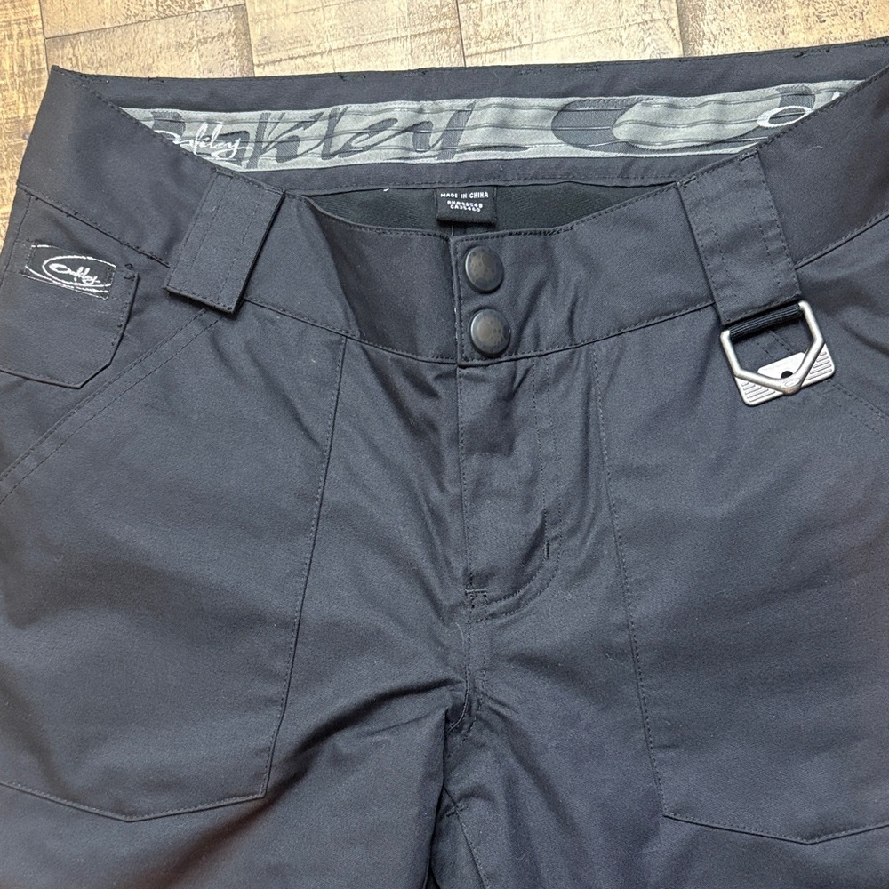 Oakley Black women’s snow pants inseam 32